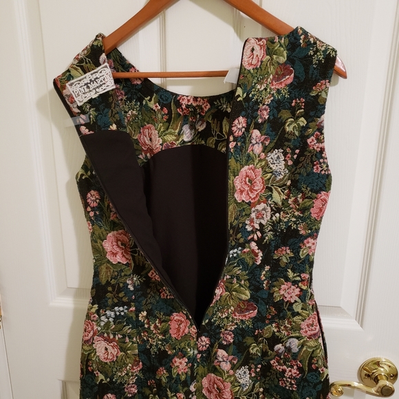 Pink Martini Vintage 60s Style Sleeveless Floral Tapestry Dress - Picture 7 of 14